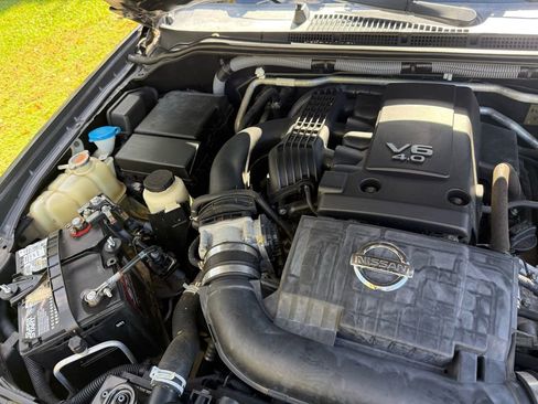 Used 2011 Nissan Frontier SV image 37