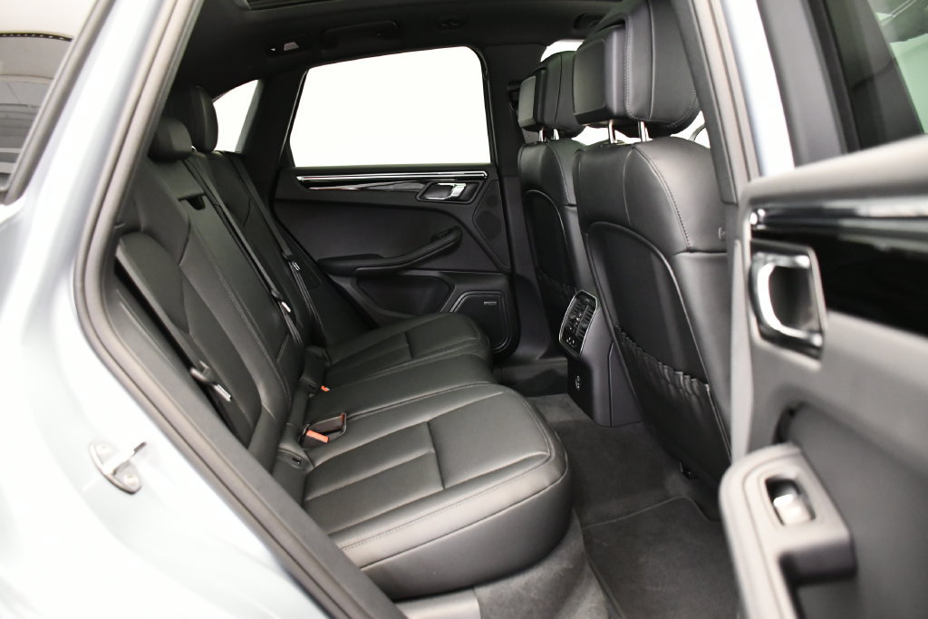 Certified 2026 Porsche Macan Turbo AWD/4WD image 56