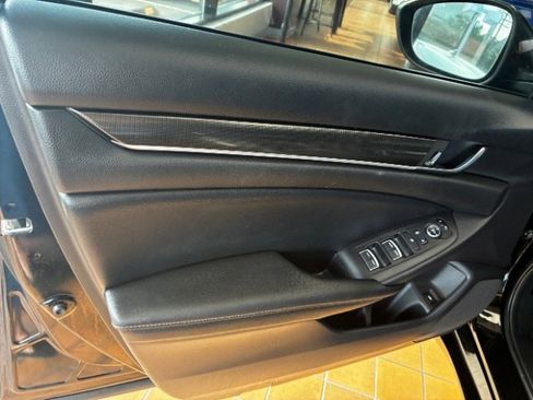 Used 2021 Honda Accord Sport image 11