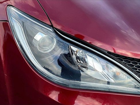 Used 2018 Chrysler Pacifica Touring-L image 30