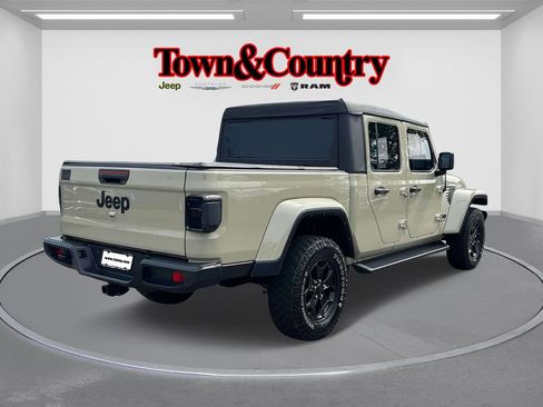 Certified 2022 Jeep Gladiator Willys image 5