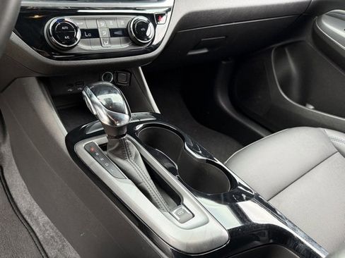 Used 2025 Buick Envista Sport Touring image 22