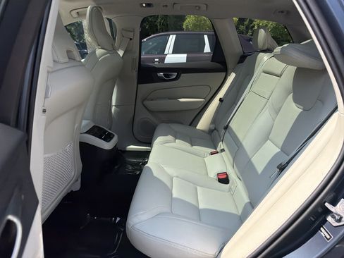 Used 2021 Volvo XC60 T5 Inscription w/ Advanced Package FWD image 32