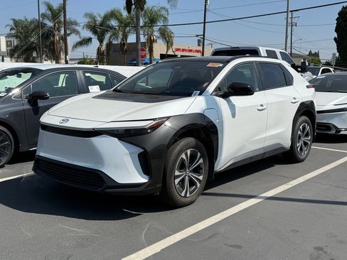 Used 2023 Toyota bZ4X XLE w/ Weather Package image 3