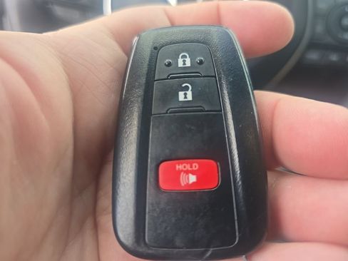 Used 2025 Toyota RAV4 XLE w/ Weather Package AWD/4WD image 19