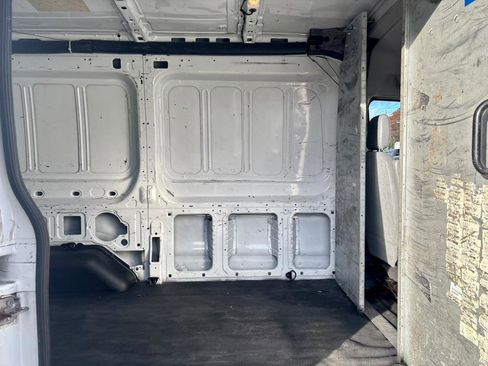 Used 2015 Ford Transit 250 130 Medium Roof image 23