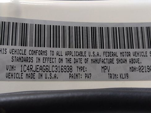 Used 2020 Jeep Grand Cherokee Altitude RWD image 33