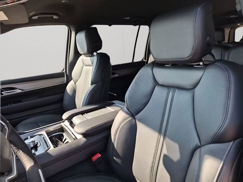 New 2026 Jeep Grand Wagoneer L Limited w/ Convenience Group I image 31