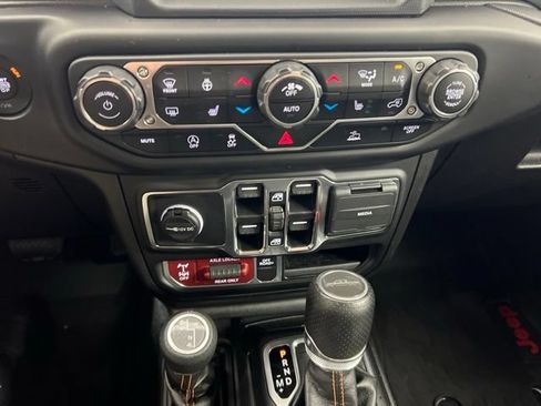 Used 2022 Jeep Gladiator Mojave w/ LED Lighting Group AWD/4WD image 19