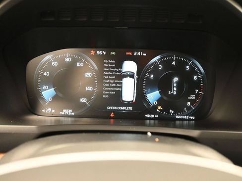 Used 2021 Volvo XC90 T5 Momentum w/ Protection Package Premier AWD/4WD image 12