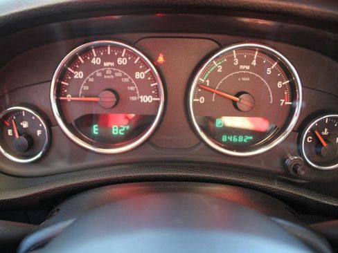 Used 2018 Jeep Wrangler Unlimited Sahara image 19