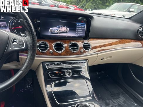 Used 2017 Mercedes-Benz E 300 4MATIC image 17
