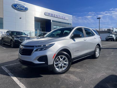 Used 2022 Chevrolet Equinox LS AWD/4WD image 1