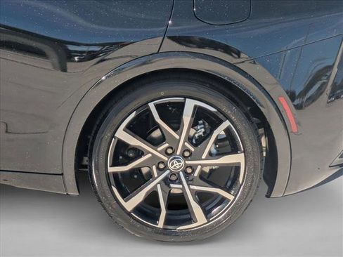 Used 2025 Toyota Prius Plug-In Hybrid image 21