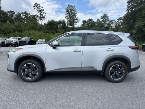 Used 2024 Nissan Rogue SV AWD/4WD image 8