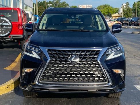 Used 2022 Lexus GX 460 Luxury w/ Sport Design Package AWD/4WD image 3