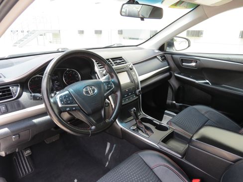 Used 2015 Toyota Camry SE FWD image 21