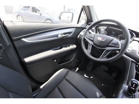 New 2026 Cadillac XT5 Luxury FWD image 8