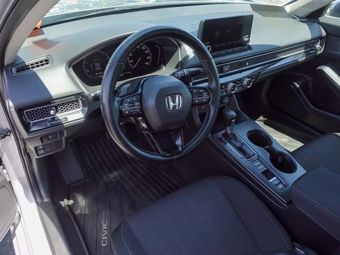 Used 2022 Honda Civic EX image 9