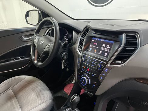 Used 2017 Hyundai Santa Fe SE w/ Cargo Package AWD/4WD image 18