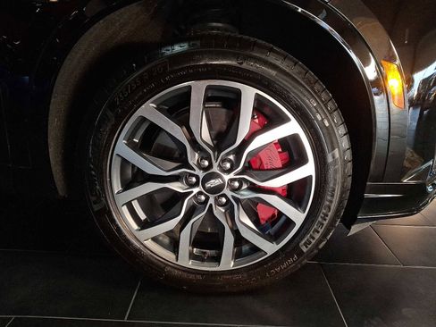 Used 2025 Cadillac XT6 Sport image 8