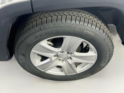 Used 2022 Jeep Compass Latitude AWD/4WD image 28