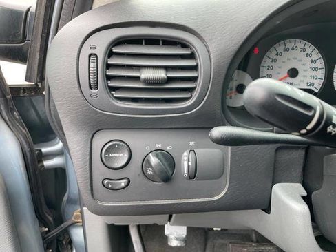 Used 2006 Dodge Caravan SXT image 32