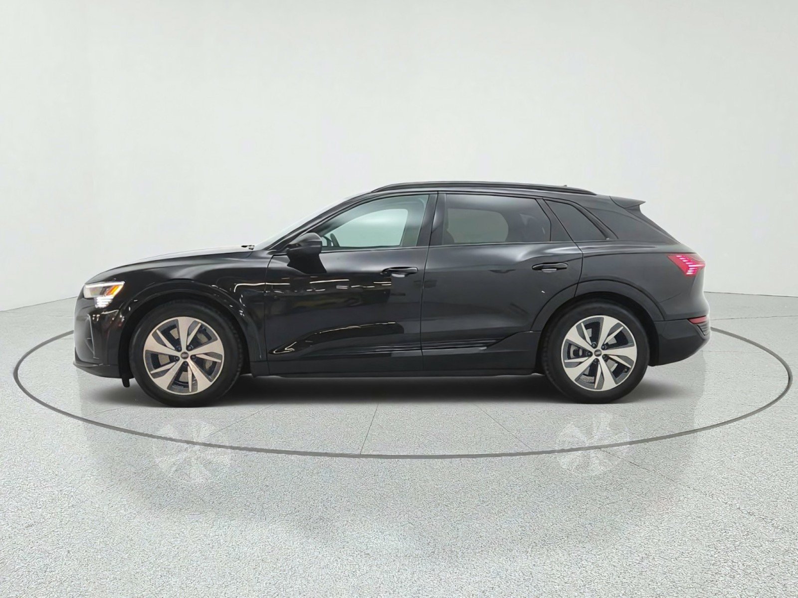 Used 2024 Audi Q8 e-tron Premium AWD/4WD image 8