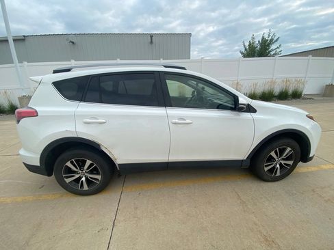 Used 2017 Toyota RAV4 XLE AWD/4WD image 10