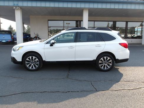 Used 2017 Subaru Outback 2.5i Limited AWD/4WD image 2