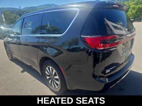 Used 2022 Chrysler Pacifica Touring-L FWD image 8