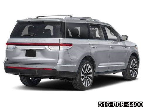 Used 2023 Lincoln Navigator Reserve AWD/4WD image 2