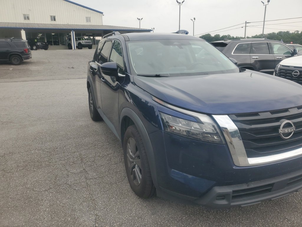 Used 2023 Nissan Pathfinder SV AWD/4WD image 4
