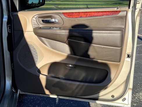 Used 2012 Chrysler Town & Country Touring w/ Entertainment Group #1 image 22