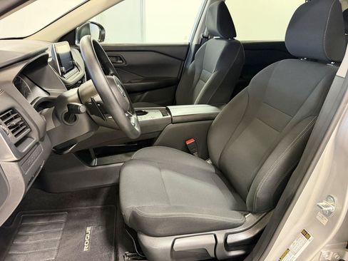 Used 2024 Nissan Rogue S FWD image 11