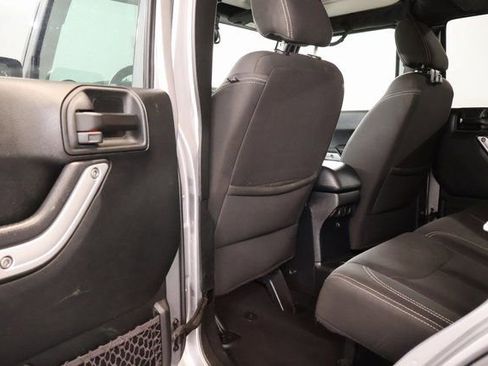 Used 2018 Jeep Wrangler Unlimited Sahara image 24