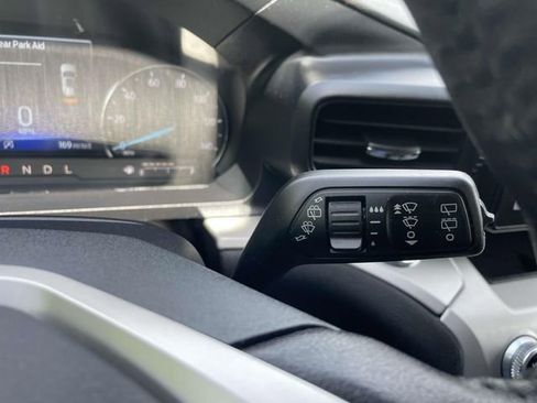 Used 2021 Ford Explorer XLT image 26