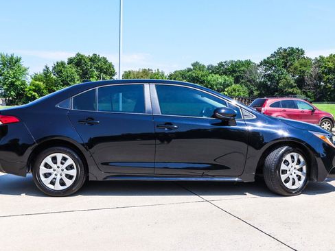 Used 2025 Toyota Corolla LE FWD image 5