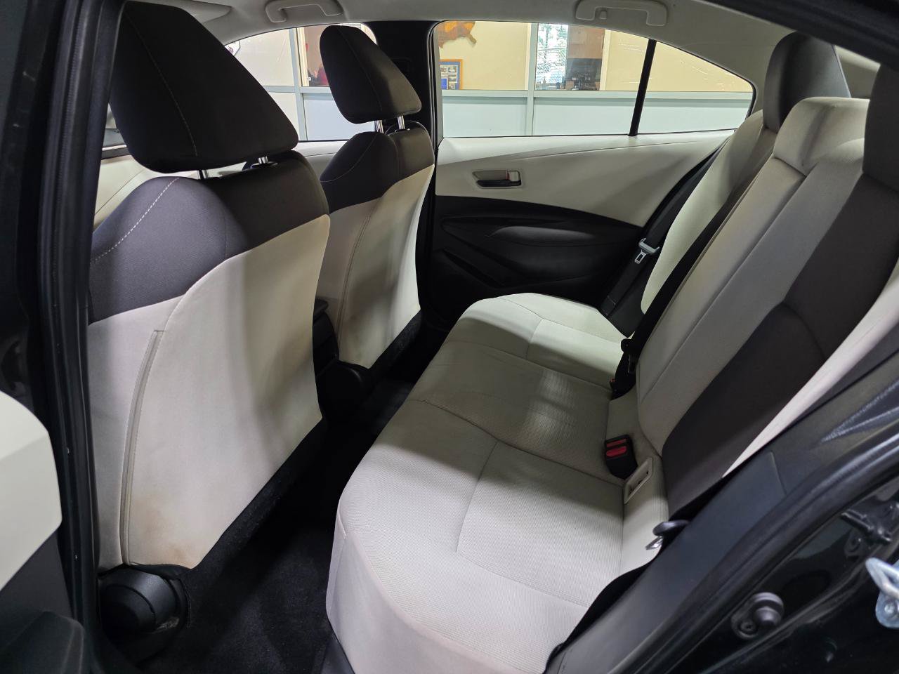 Used 2022 Toyota Corolla LE FWD image 18