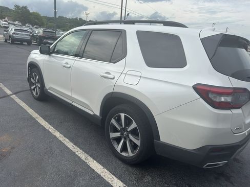 Used 2023 Honda Pilot Elite image 4