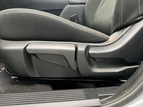 Used 2024 Nissan Rogue S image 10