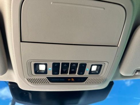 Used 2022 Ford Explorer Platinum w/ Equipment Group 601A AWD/4WD image 22