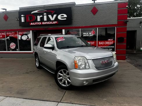 Used 2011 GMC Yukon Denali AWD/4WD image 2