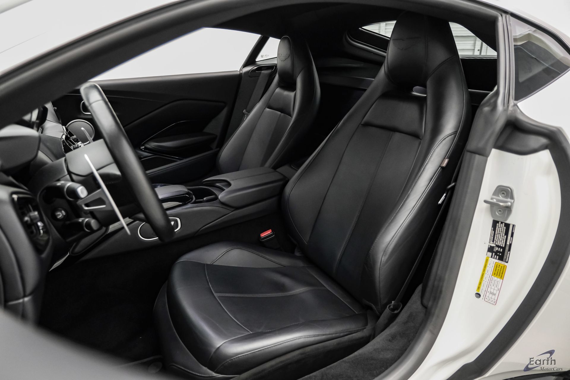 Used 2022 Aston Martin V8 Vantage Coupe RWD image 42