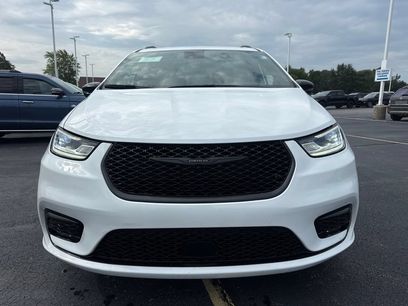 Used 2024 Chrysler Pacifica Touring-L w/ S Appearance Package