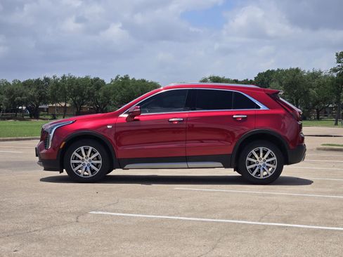 Used 2022 Cadillac XT4 Premium Luxury w/ Enhanced Visibility Package FWD image 3
