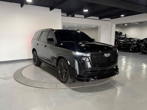 Used 2023 Cadillac Escalade V w/ LPO, ONYX Package AWD/4WD image 6