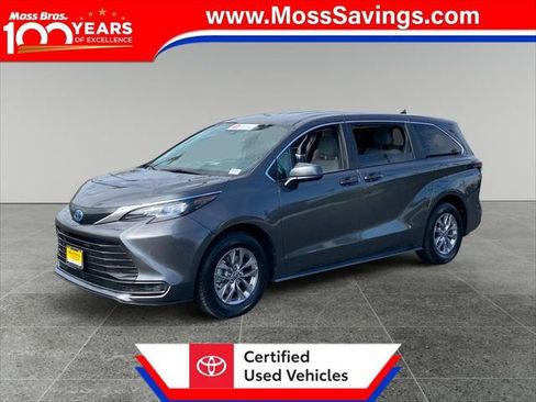 Certified 2025 Toyota Sienna LE FWD image 1