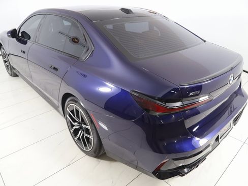 Used 2023 BMW 760i xDrive image 30