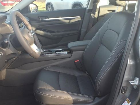 New 2025 Nissan Altima 2.5 SL image 9